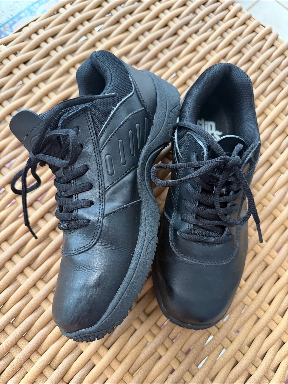 SLIPGRIPS Stride Women’s Slip-resistant Athletic Shoe size 8